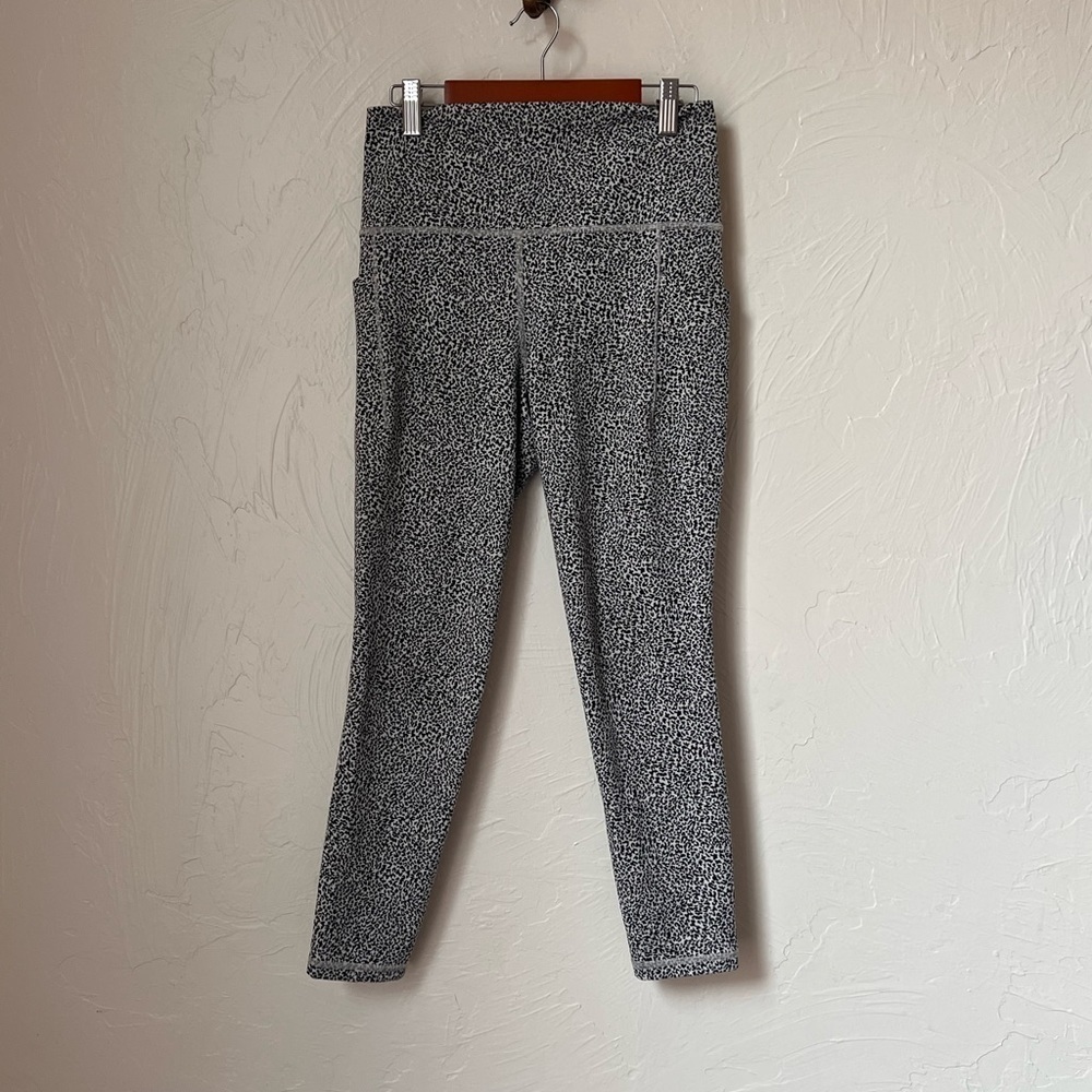 Athleta Salutation Stash II textured tight leggings size S
